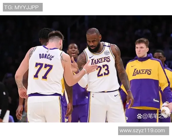 霍勒迪与詹姆斯的巅峰对决谁能在赛场上笑到最后